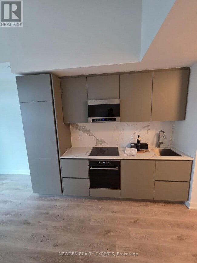 Photo du bâtiment - 120 Broadway Ave