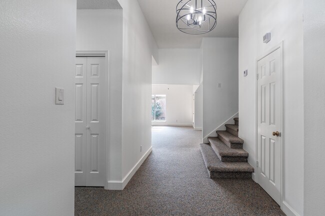 Foto del edificio - 19102 Lookout Mountain Ln