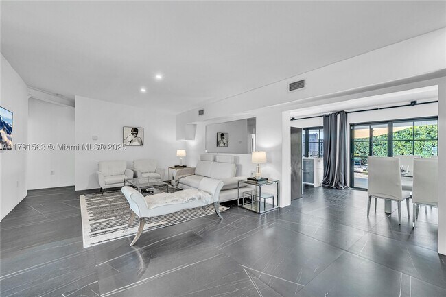 Foto del edificio - 560 NW 116th St