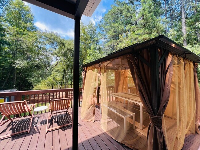 Building Photo - Charming 3BR/2.5BA House in Chattahoochee ...