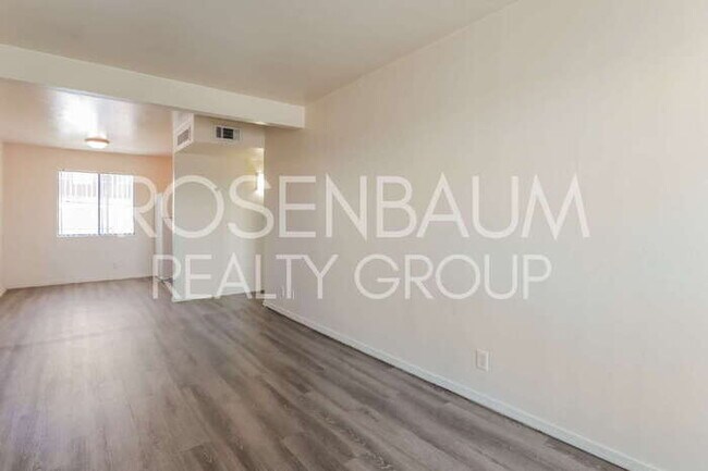 Building Photo - 455 W Kelso St