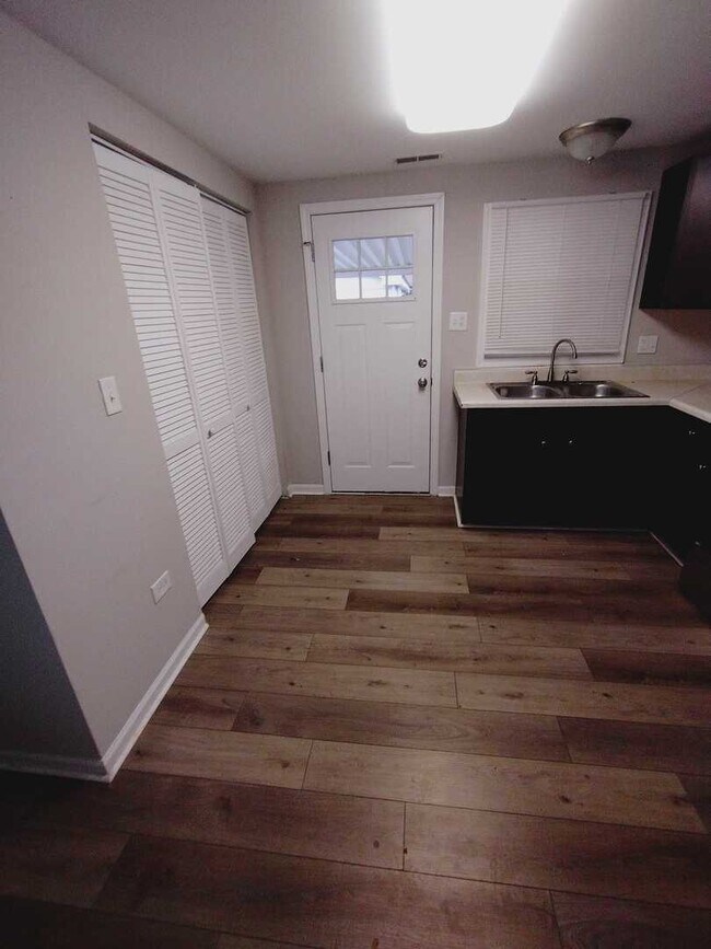 Foto del edificio - 8742 S Duffy Ave