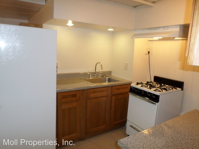 Building Photo - 111 Blair St