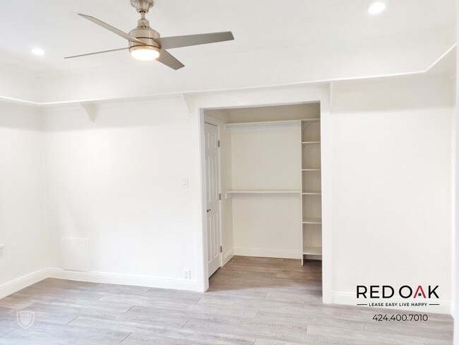 Building Photo - Studio with Bonus Room and Great View!