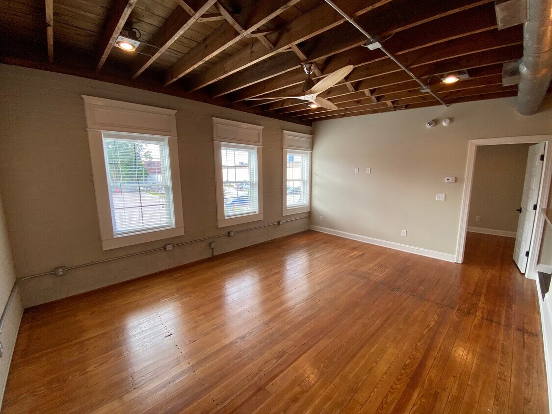 Foto principal - 718 Dickinson Ave