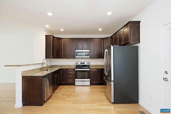 Foto del edificio - 139 Longwood Dr
