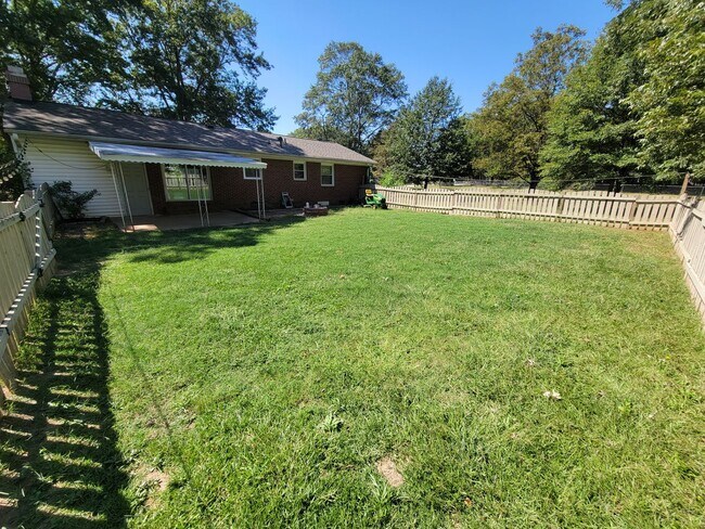 Foto del edificio - 3 Bed 1.5 Bath Home Available in Greenville