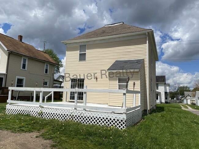 Building Photo - Three Bedrooms, One and a Half Baths