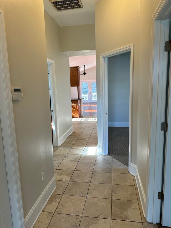 Building Photo - 948 Beaver Creek Way