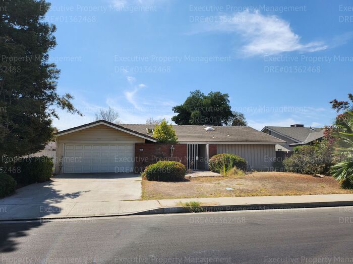 Foto principal - 3 Bedroom 2 Bath Great Location