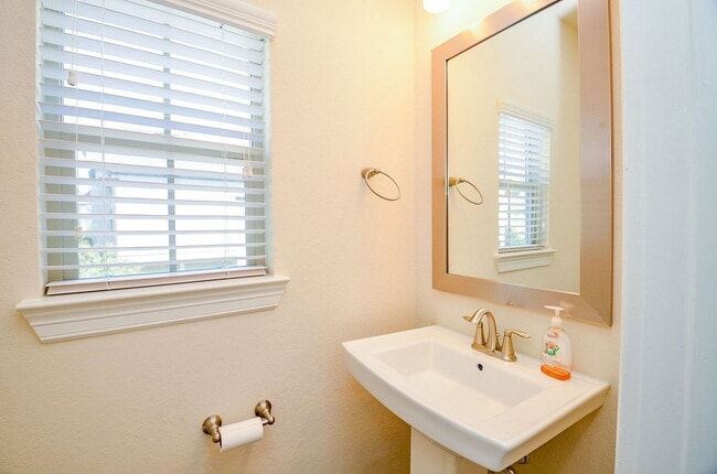 Building Photo - 10709 Madden Oaks Pl