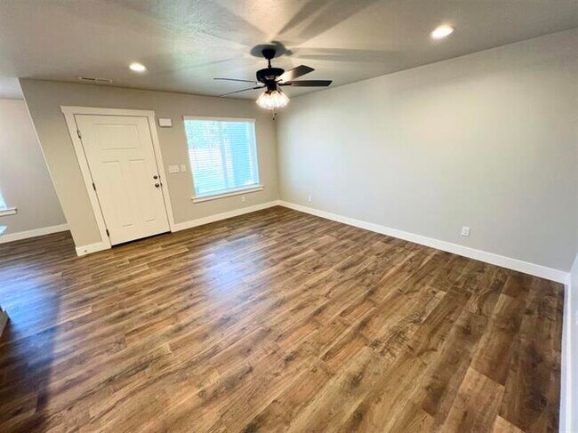 Building Photo - 38 E 1225 S