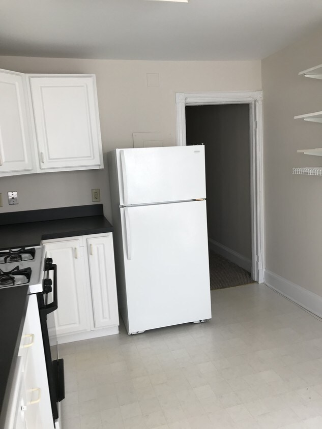 Kitchen - 851 W 36th St
