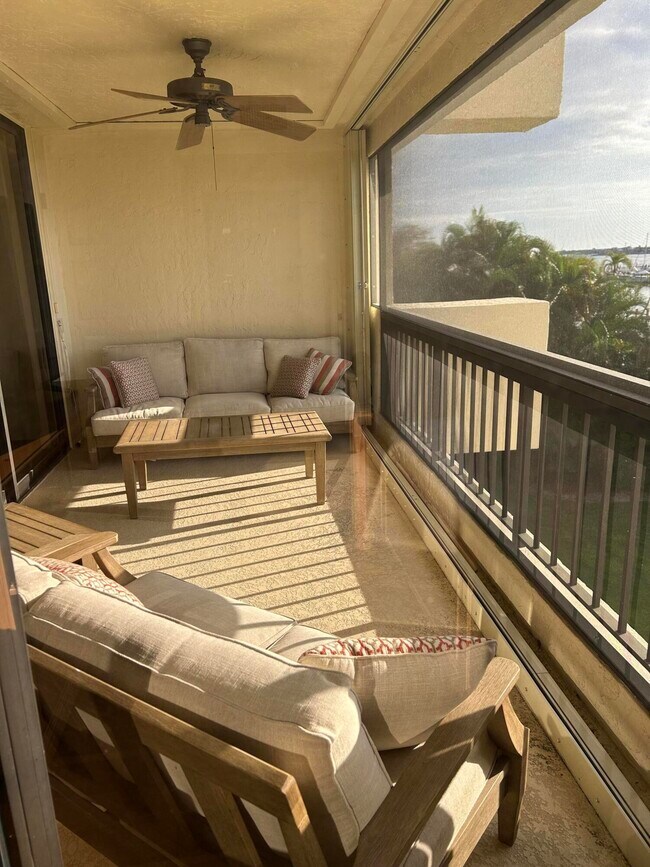 Foto del edificio - 625 NW North River Dr