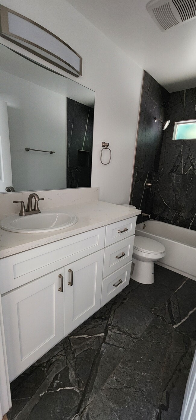 Building Photo - 2752 Thurman Ave