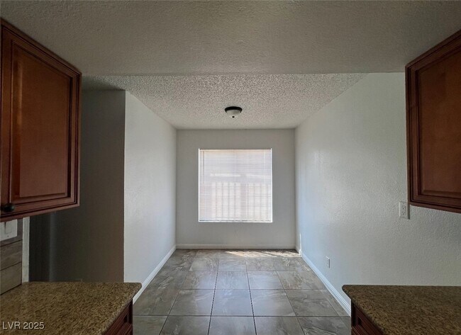 Foto del edificio - 4561 Carriage Park Dr