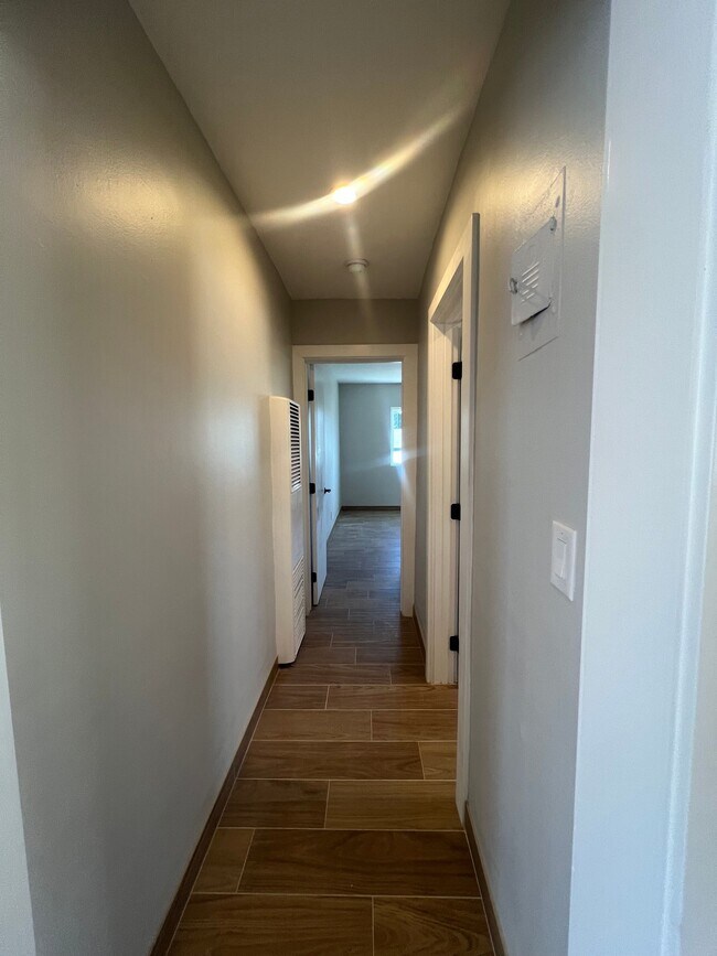 Foto del edificio - 6909 Fulton Ave