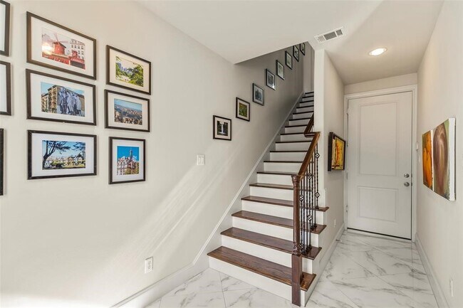 Foto del edificio - 2318 Hutchins St