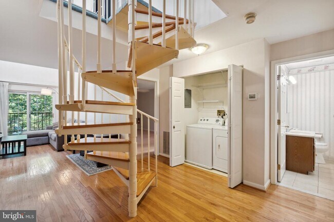 Building Photo - 206 Valley Stream Ln