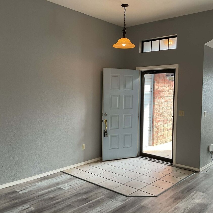 Primary Photo - Welcome home!