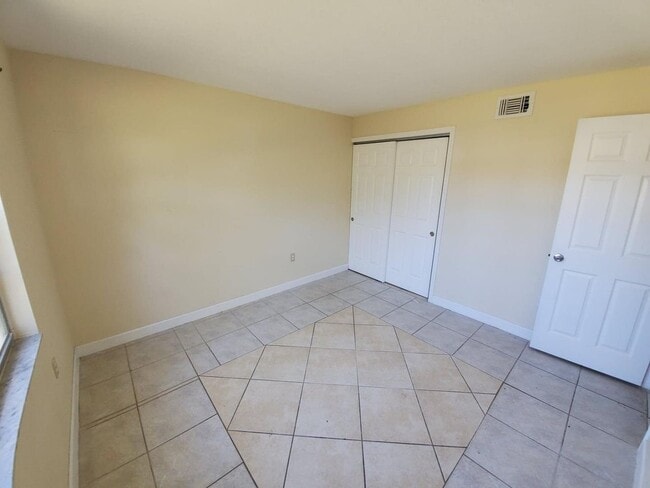 Building Photo - 290 Flower Ln