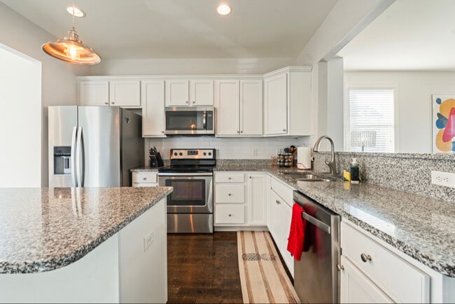 Building Photo - 705 Ellie Dr