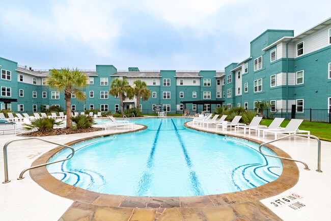 Photo - Cambridge Hall at College Station Apartments