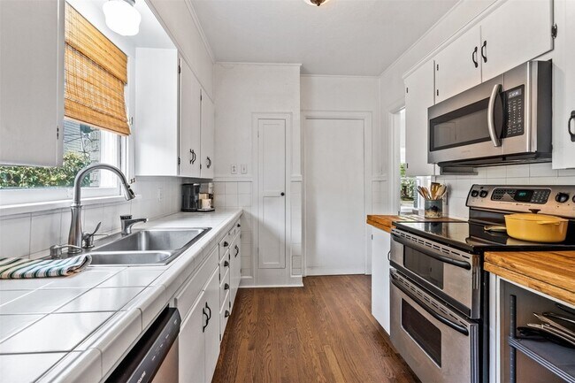 Foto del edificio - 3821 Hamilton Ave