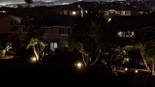 Foto del edificio - Luxurious 4-Bedroom View Home in Desirable...