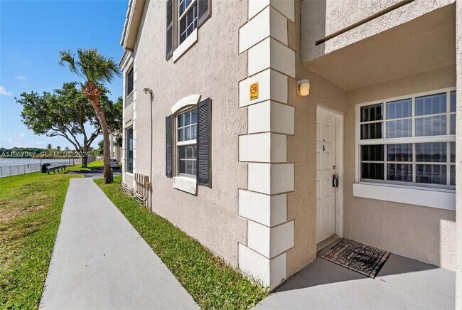 Foto del edificio - 2841 N Oakland Forest Dr