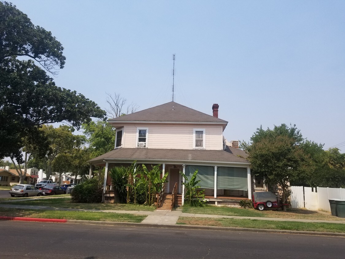 Primary Photo - 807 W 19th St