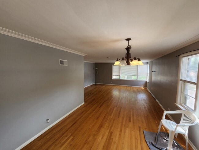 Foto del edificio - 6300 N Albany Ave