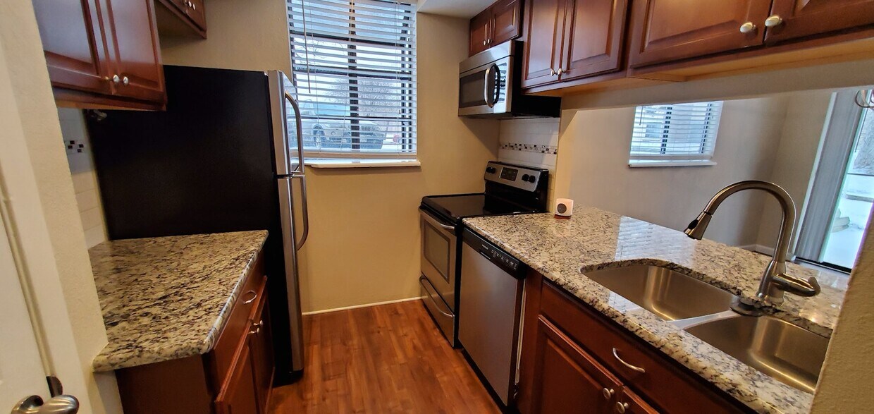 Foto principal - 12512 E Cornell Ave