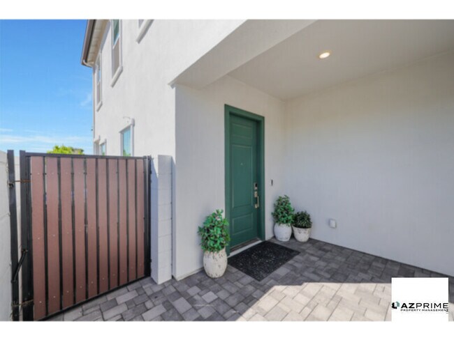 Building Photo - Stylish 3/2.5 Corner Lot Townhouse - Arabe...