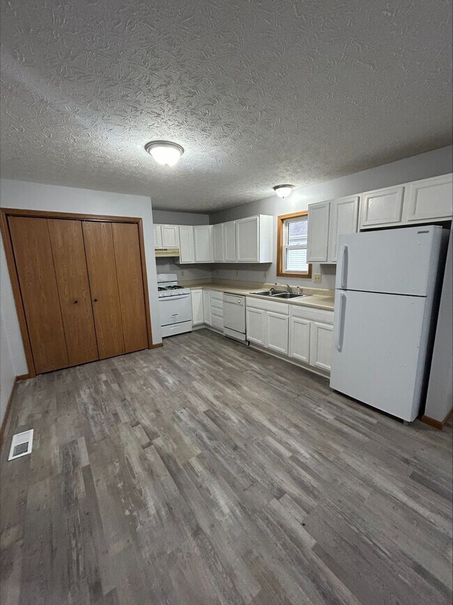Foto del edificio - 511 Tuttle Ave