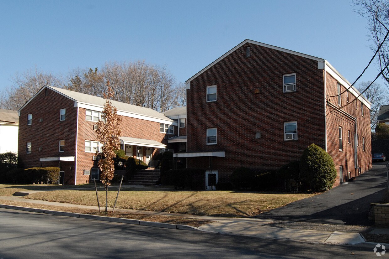 Foto del edificio - 128-132 Bloomfield Ave