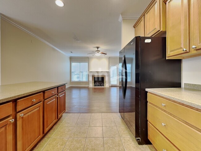 Building Photo - 10900 Aspen Grove Way