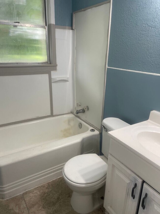 Foto del edificio - Oak Ridge 37830 - 2 bedroom, 1 bath Duplex - Contact Lisa Vineyard 865-216-9334