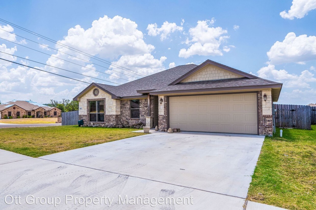 Foto principal - 4 br, 2 bath House - 3401 Plains St.
