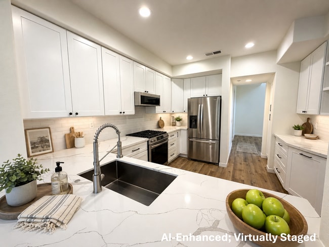 Building Photo - Gorgeous Rarely Available Bayshore Townhome- Just in Time for Summer!