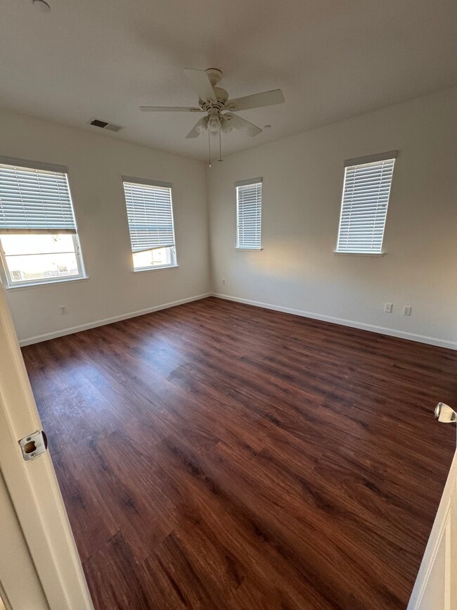 Foto del edificio - 2718 Holly St