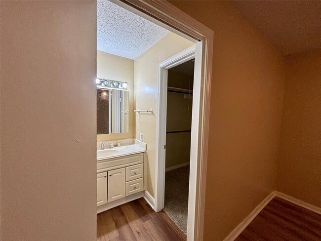 Foto del edificio - 8712 Wilcrest Dr