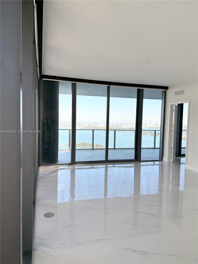 Foto del edificio - 700 NE 24th St