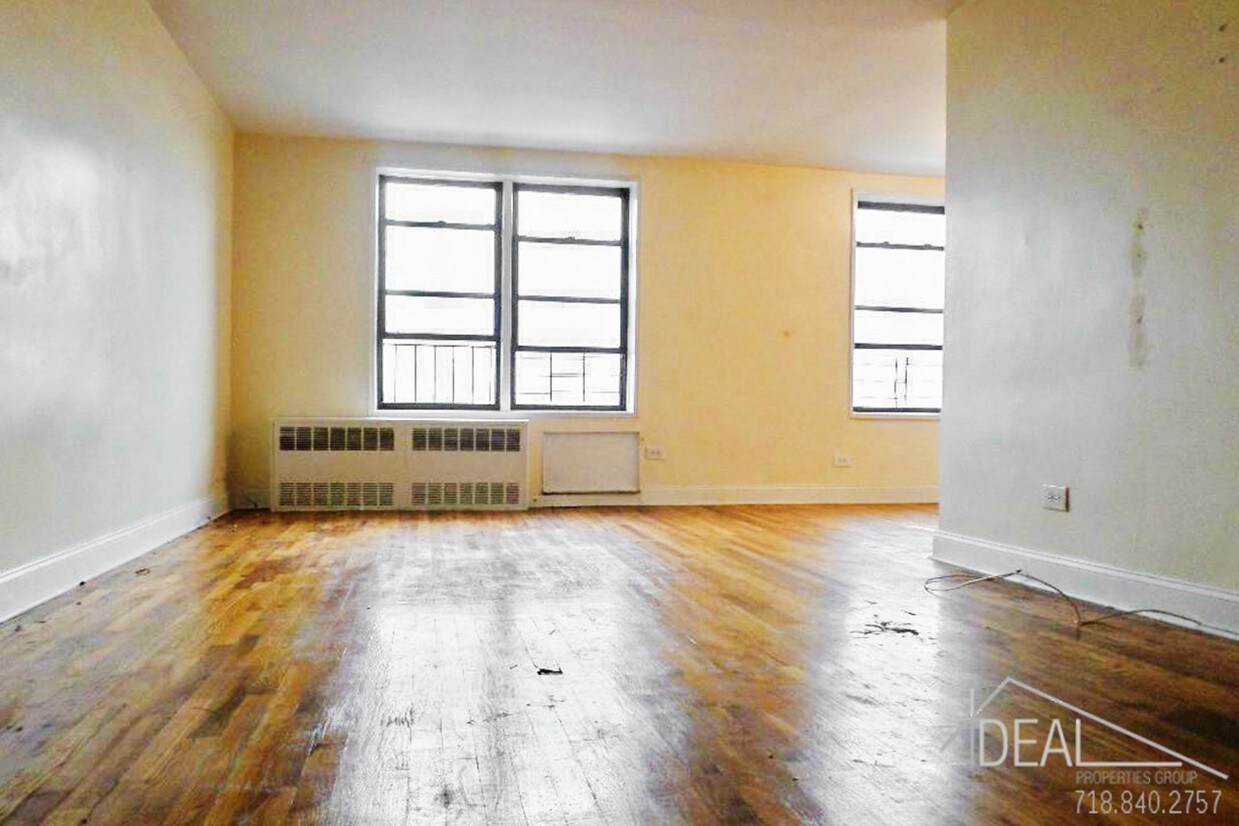 Primary Photo - No Fee XL 1 bedroom !!!
