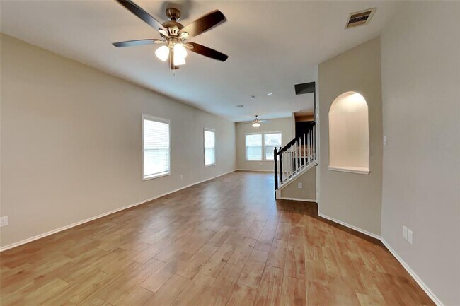 Foto del edificio - 5019 Westwood Pines Dr