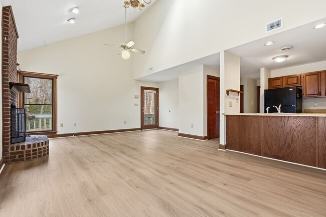 Building Photo - Available Now! 3-Bedroom Townhome in West Raleigh