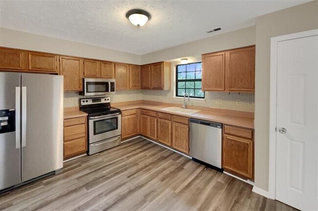 Foto del edificio - Sharp 3 bedroom 2 bath house rental