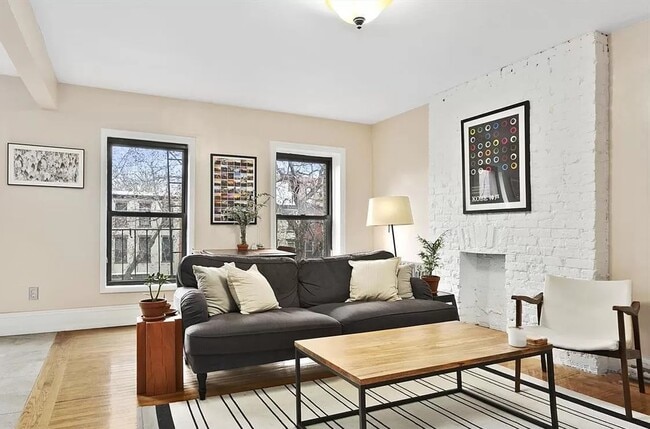 Living room - 393 Clermont Ave