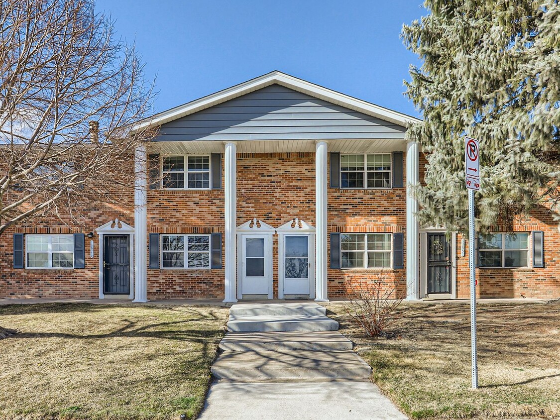Primary Photo - 13981 E Jewell Ave