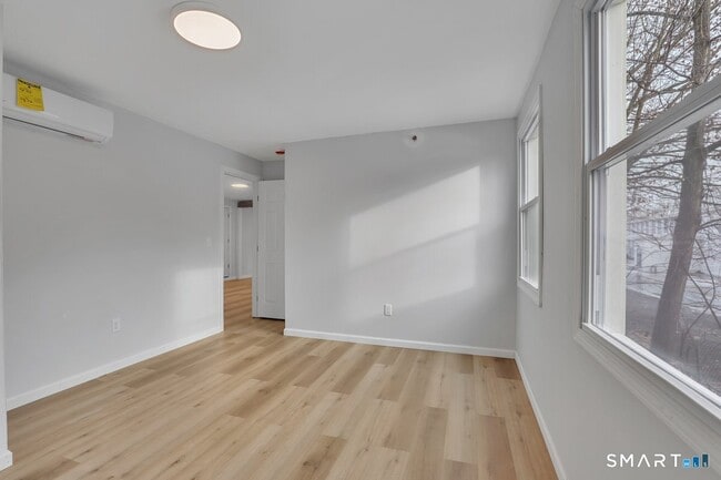 Foto del edificio - 194 Hartford Rd